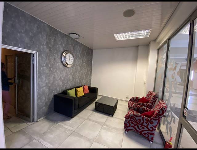 90M² OFFICE TO LET IN SUNNINGHILL